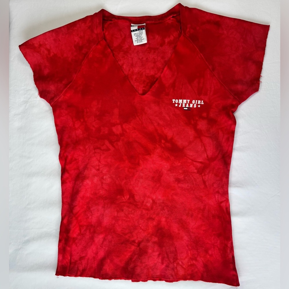 Tommy Hilfiger Women's Red Tie-Dye Tee Freyed Hems Size Medium/Small